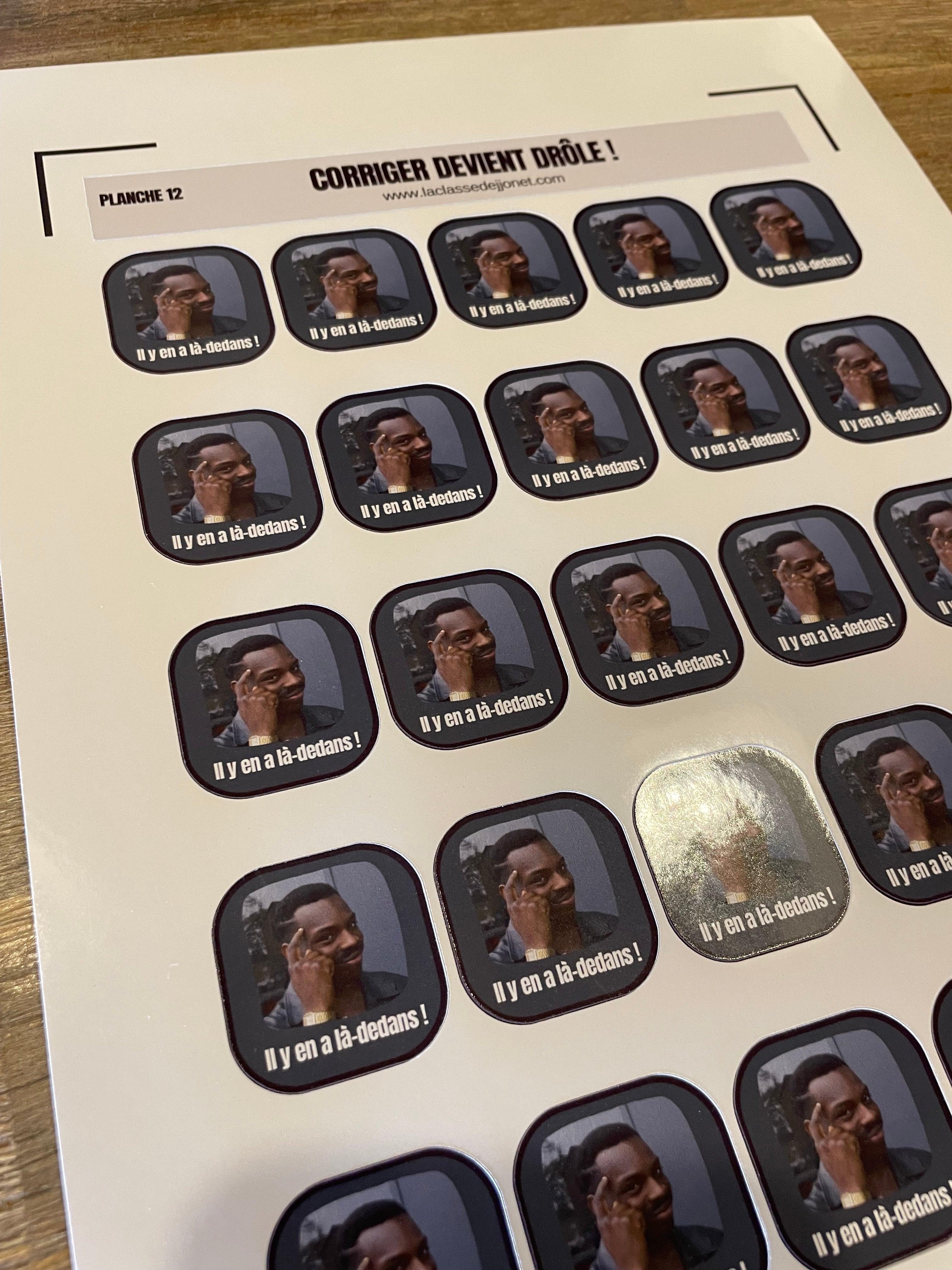 Stickers "corriger devient drôle" - Planche 12 : il y en là-dedans