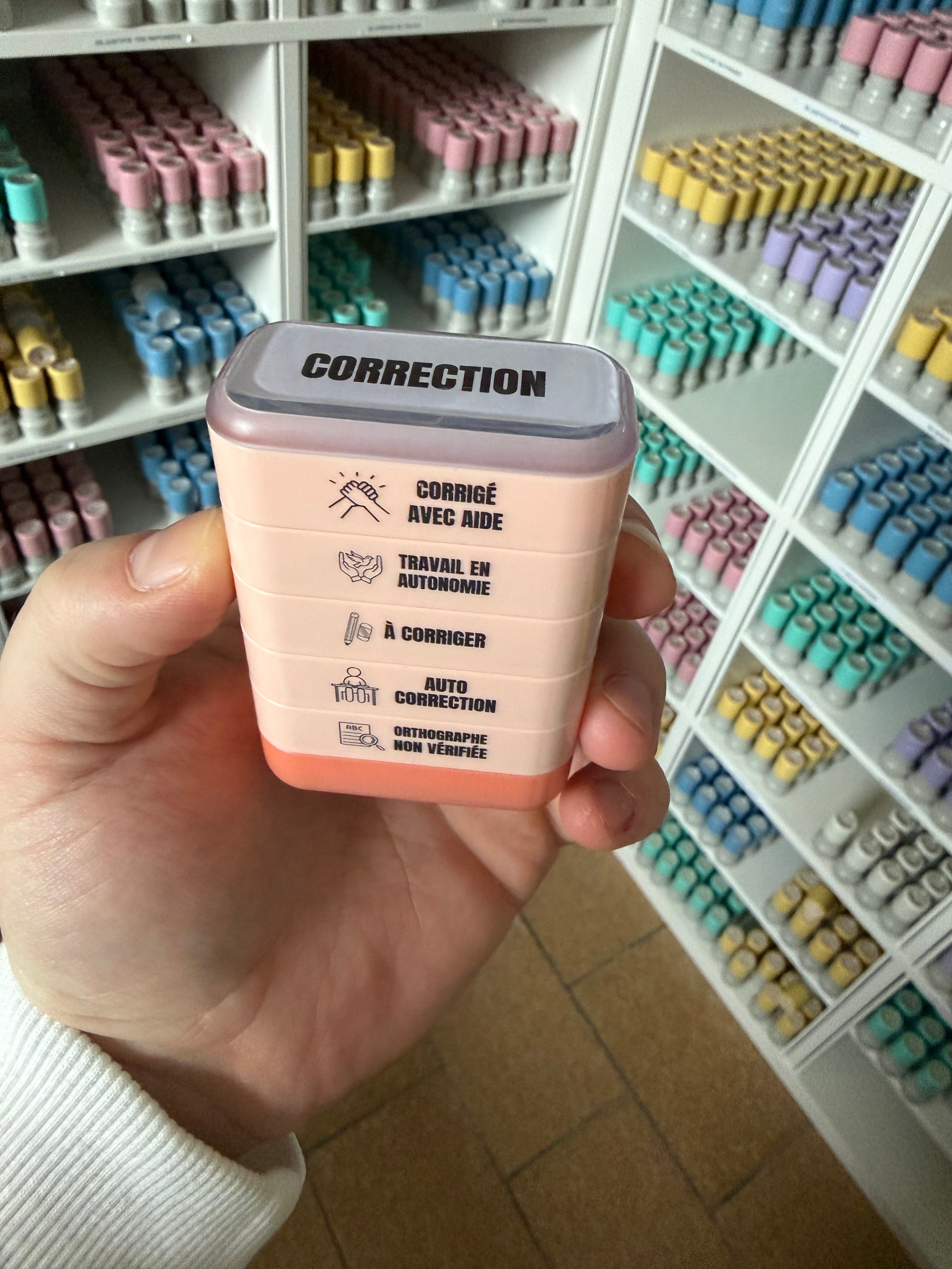 Tampon auto-encreur 5 en 1 - Correction