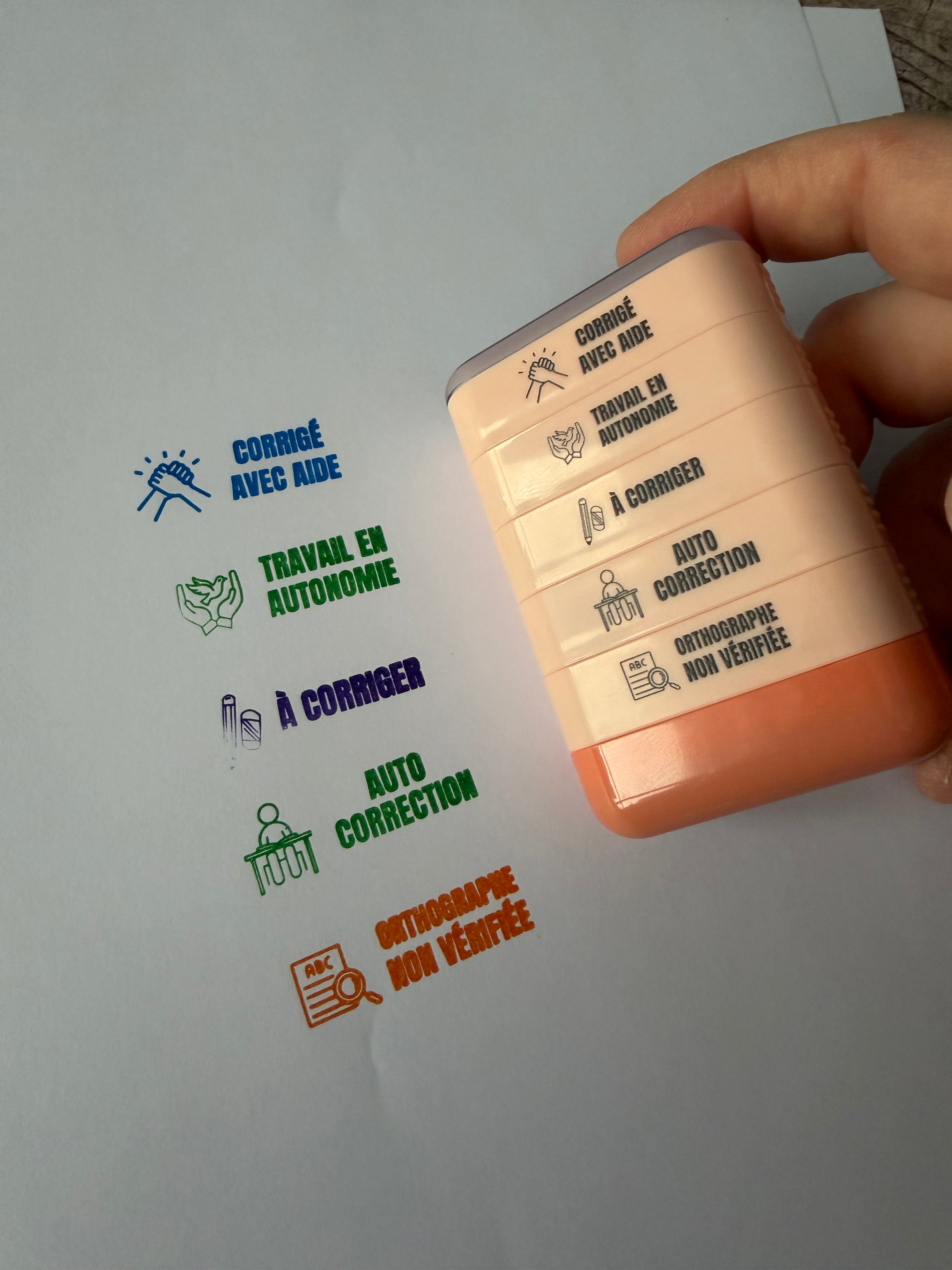 Tampon auto-encreur 5 en 1 - Correction