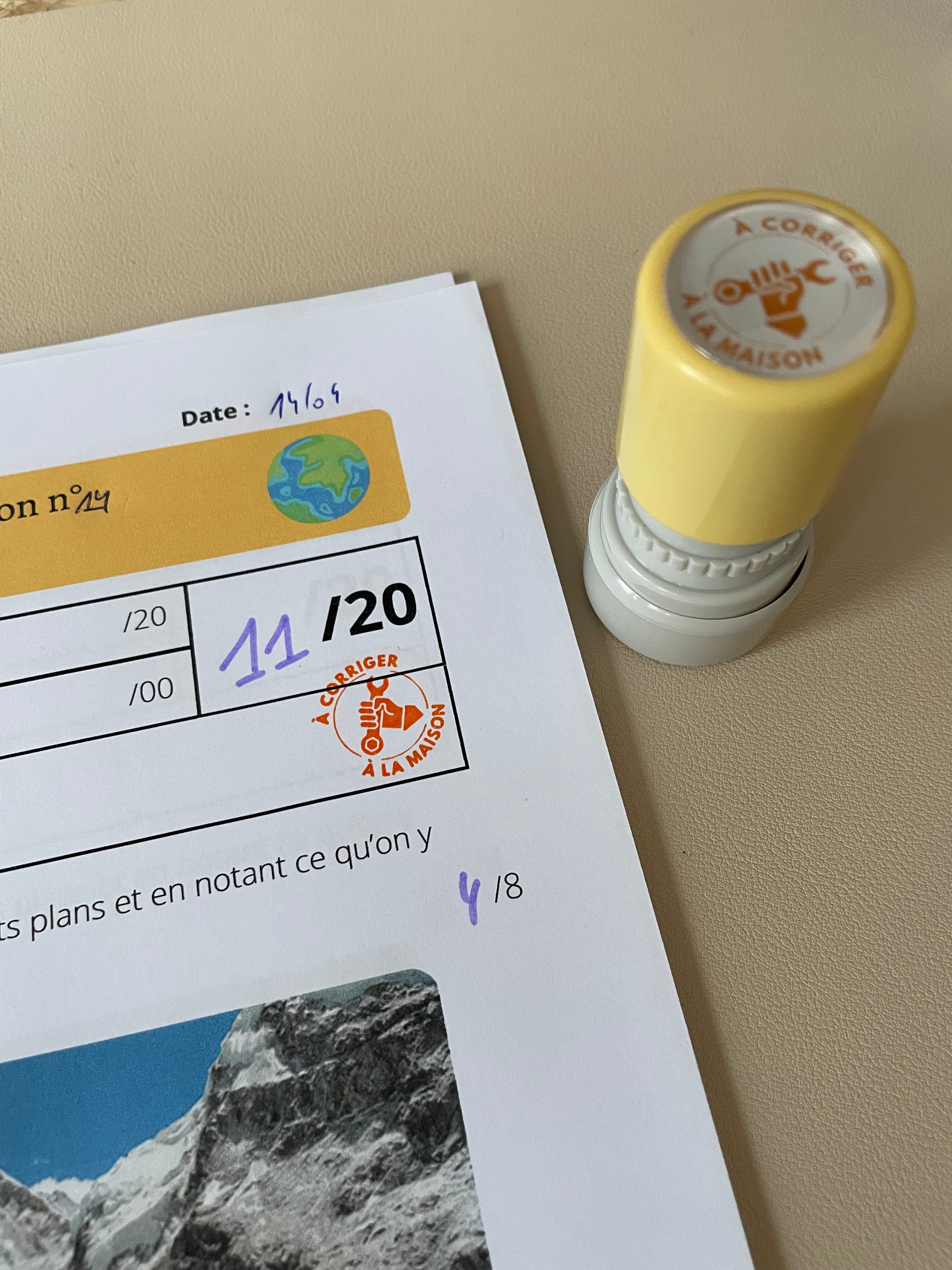 Tampon auto-encreur 13 - À corriger à la maison