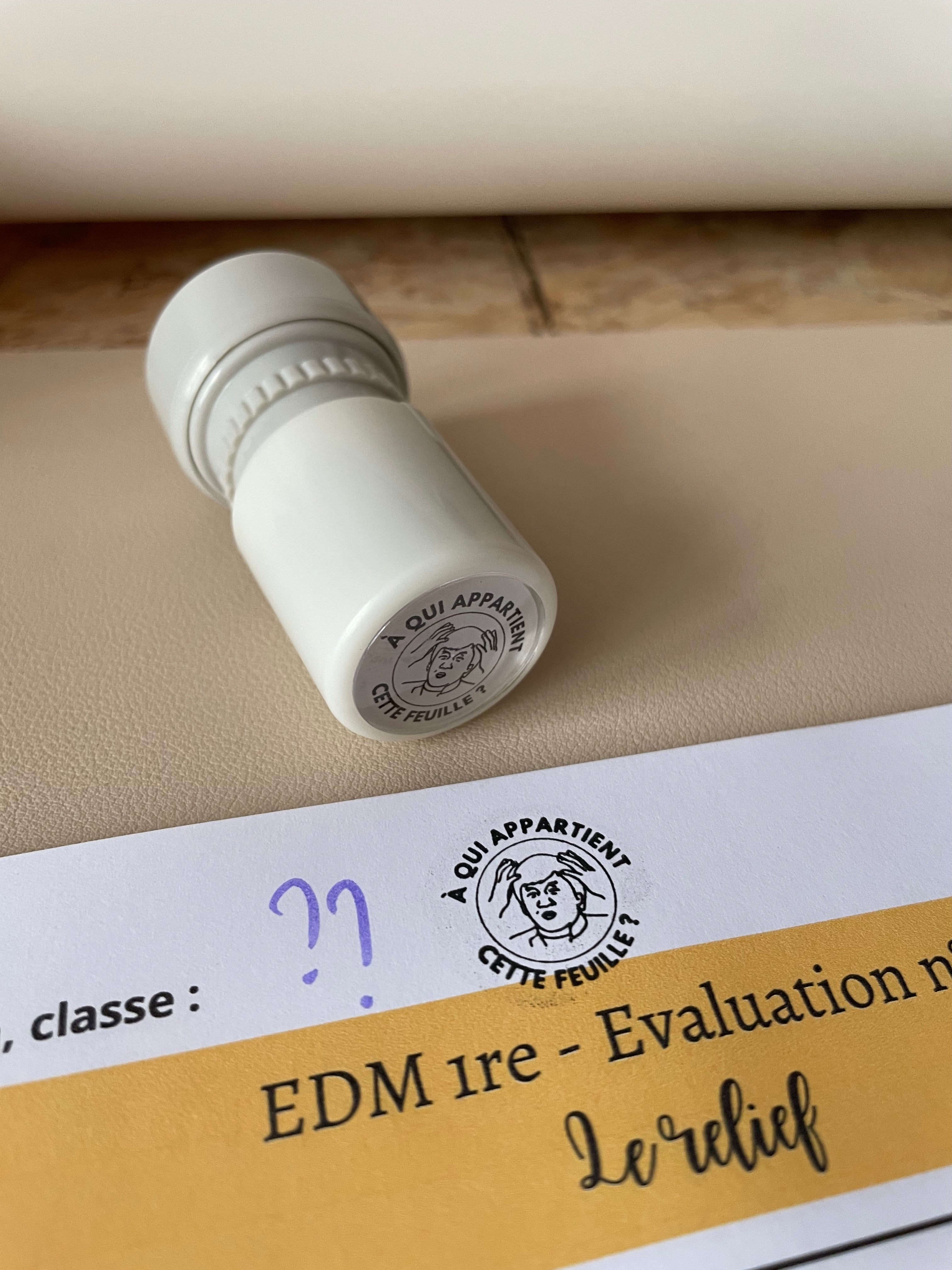 Tampon auto-encreur 17 - À qui appartient cette feuille ?