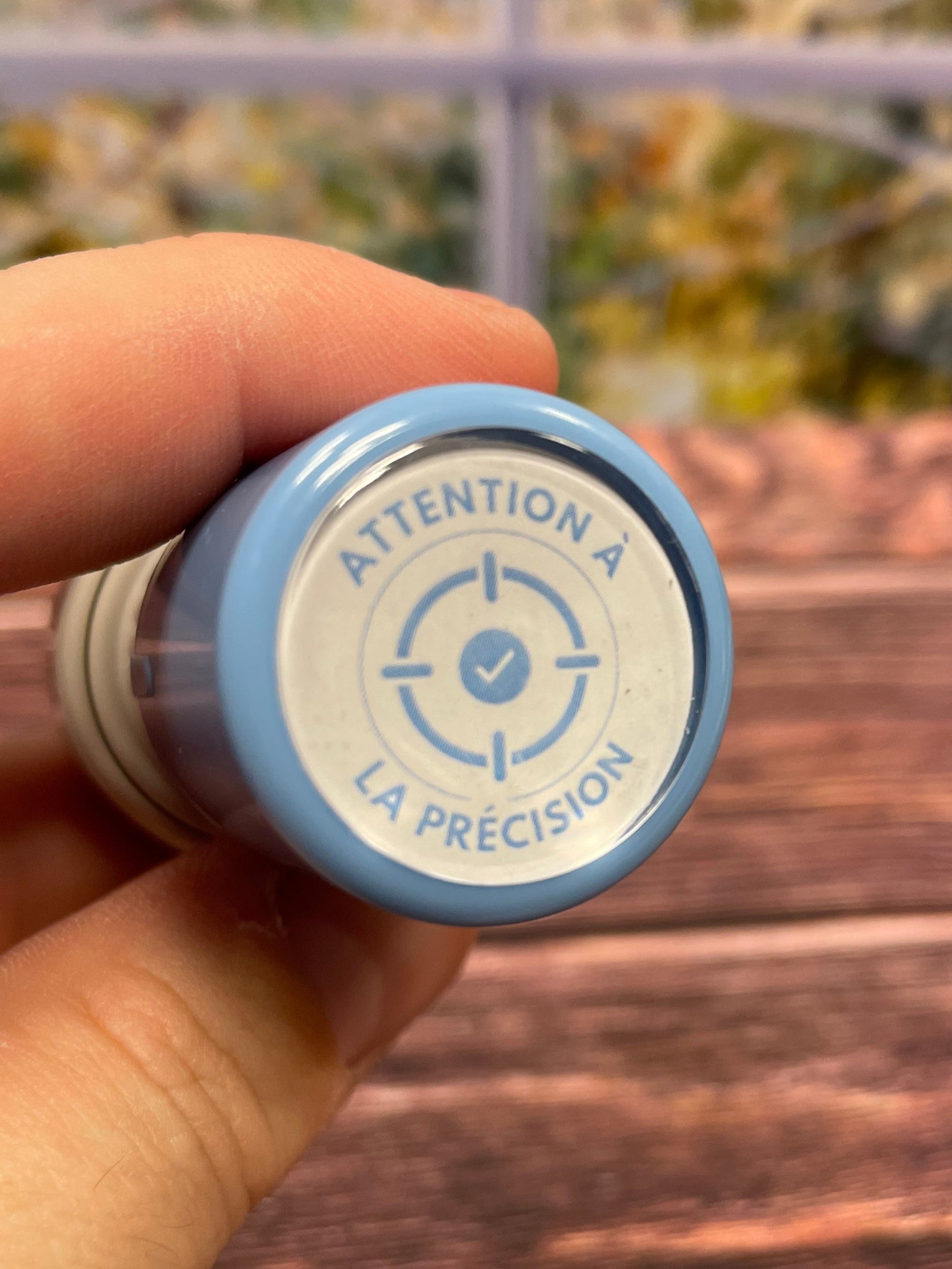 Tampon auto-encreur 24 - Attention à la précision