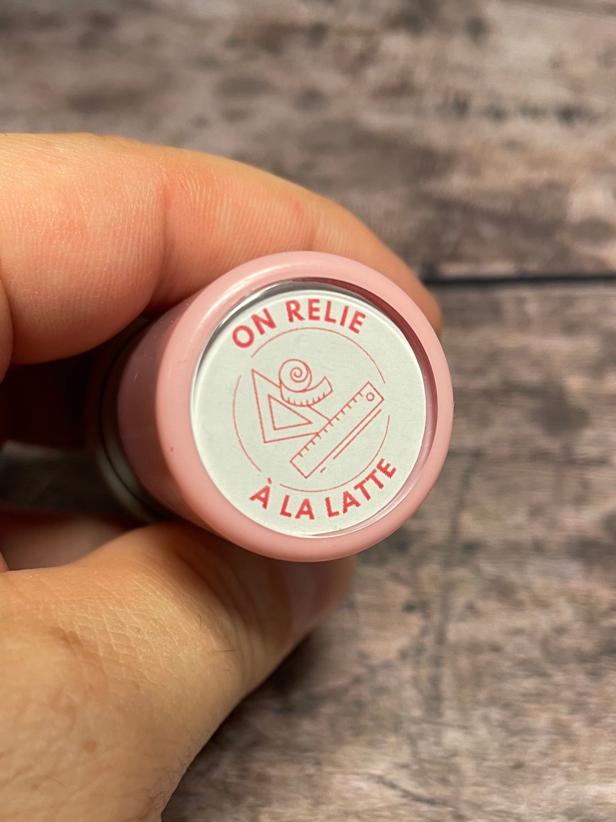 Tampon auto-encreur 38 - On relie à la latte